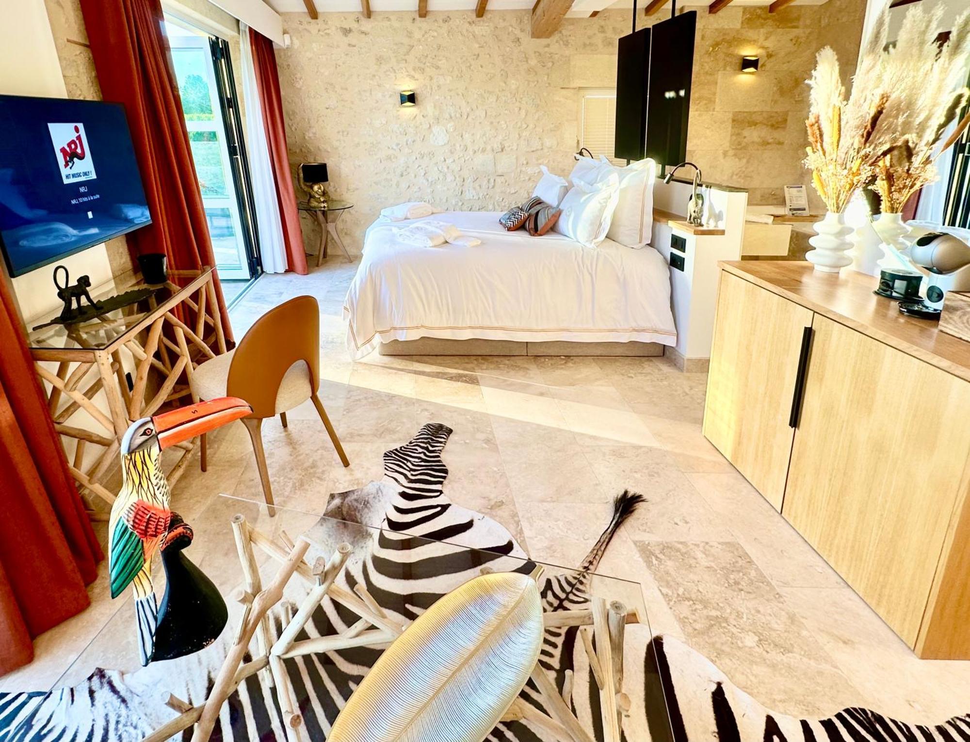 Chateau De Lafont Suites Saint-Vivien  Extérieur photo