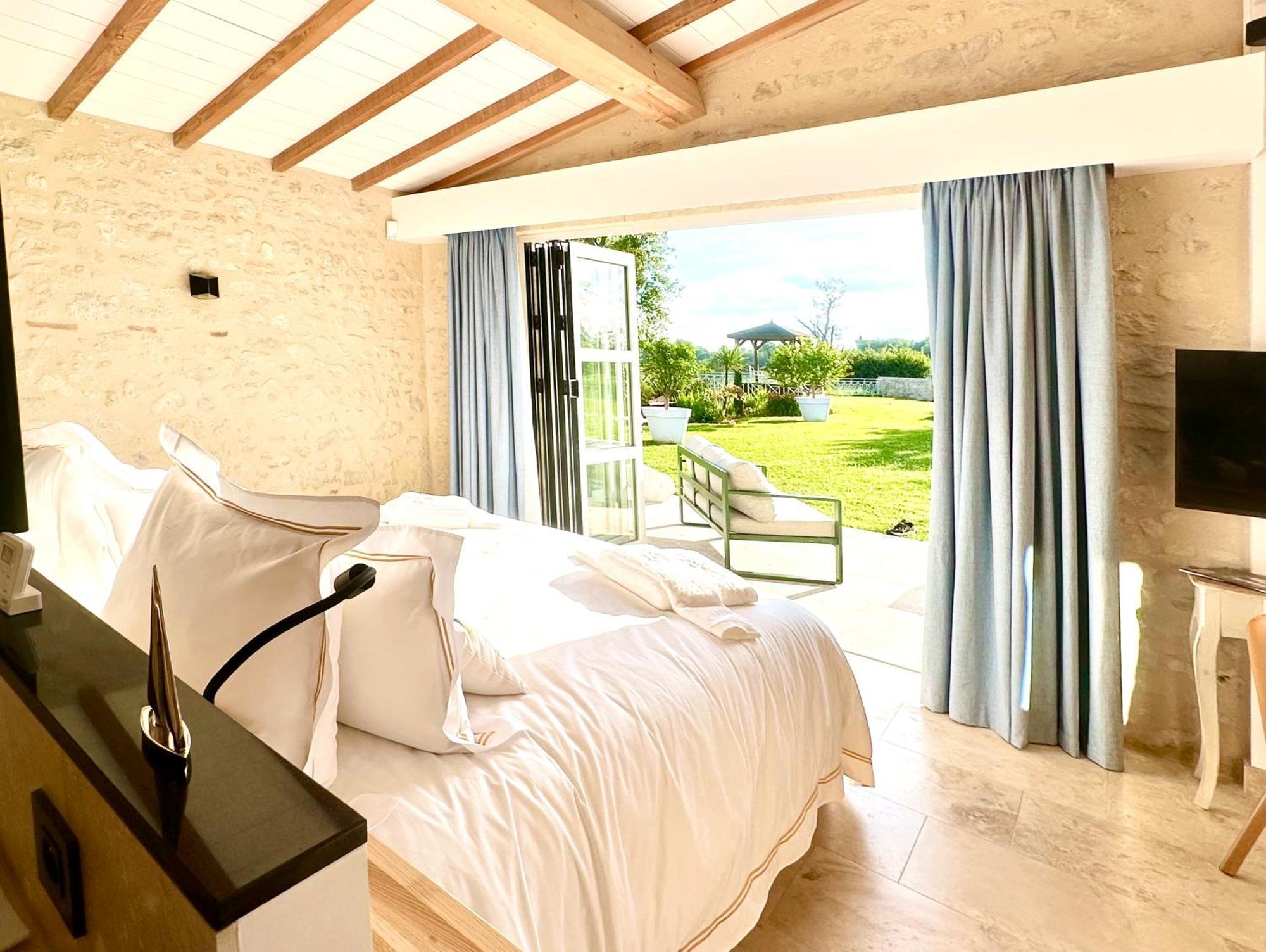 Chateau De Lafont Suites Saint-Vivien  Extérieur photo