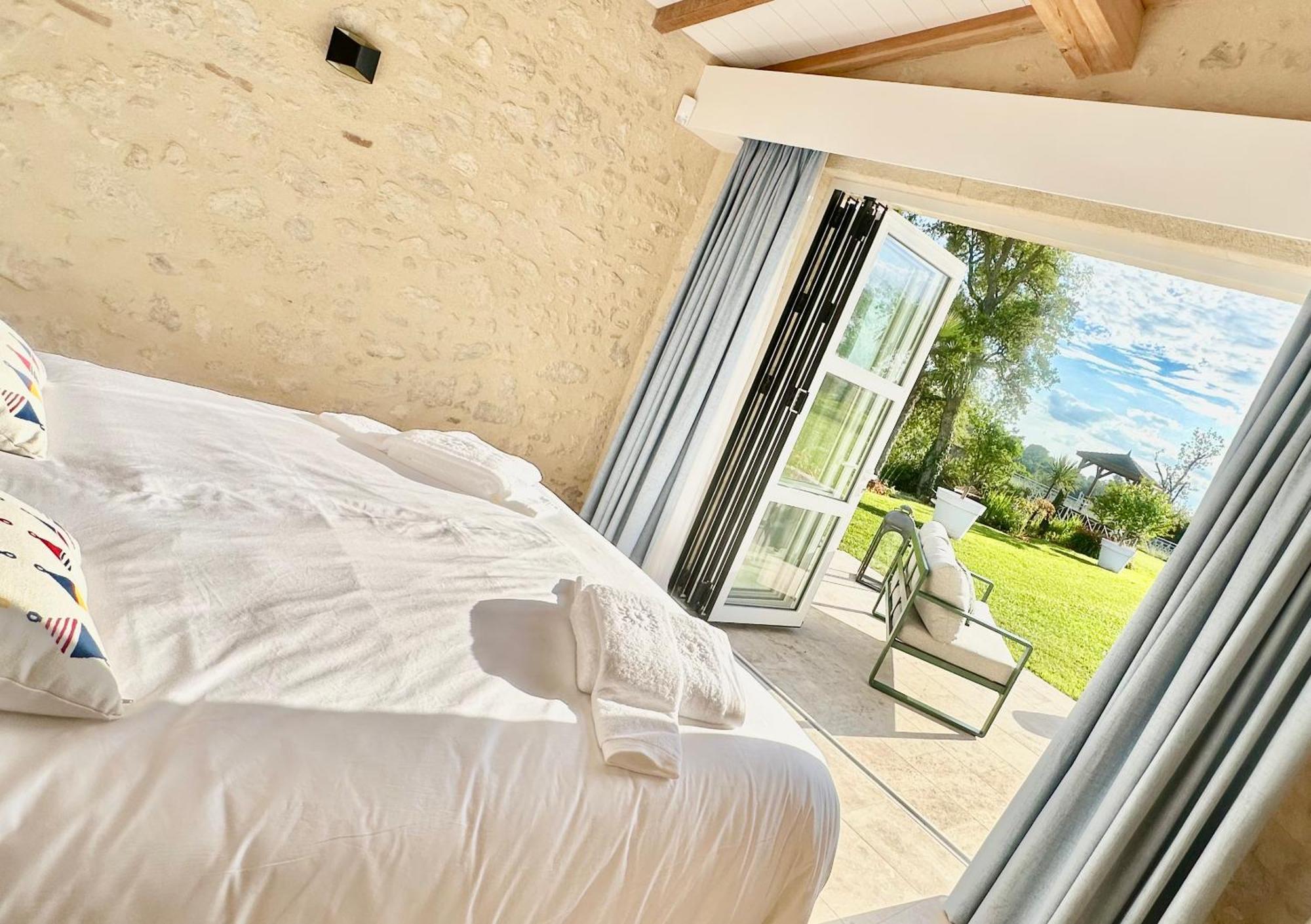 Chateau De Lafont Suites Saint-Vivien  Extérieur photo